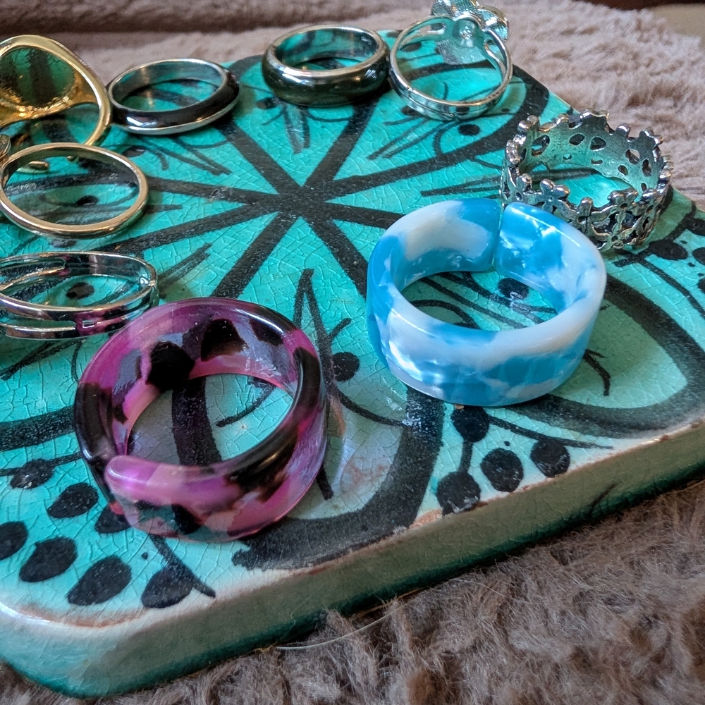 Assorted y2k Fashion Rings Mood Rings Blue Heart and Resin Bands - Picture 4 of 5